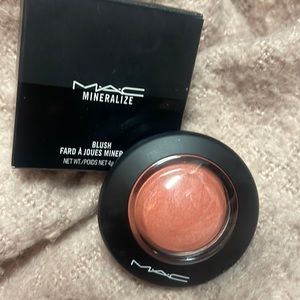 MAC mineralized lush in like me love me